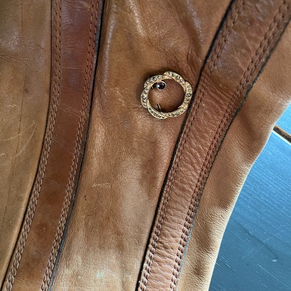 vintage leather hobo tote purse with whimsical vintage brooch - Picture 3 of 9